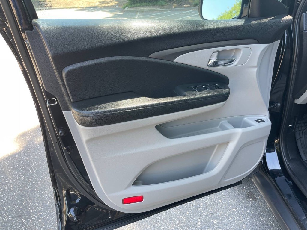 2017 Honda Pilot Image 34