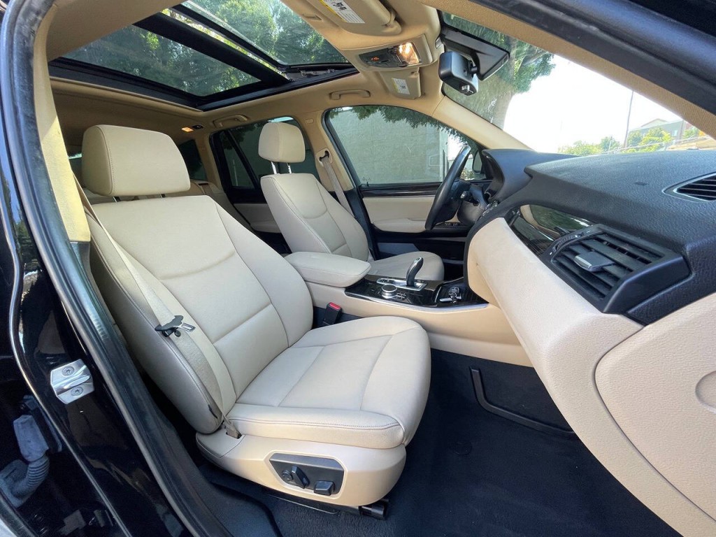 2017 BMW X3 Image 13