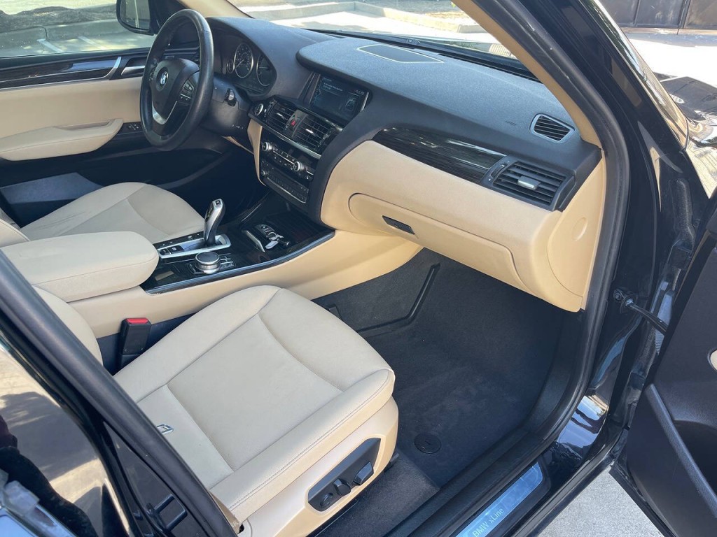 2017 BMW X3 Image 30