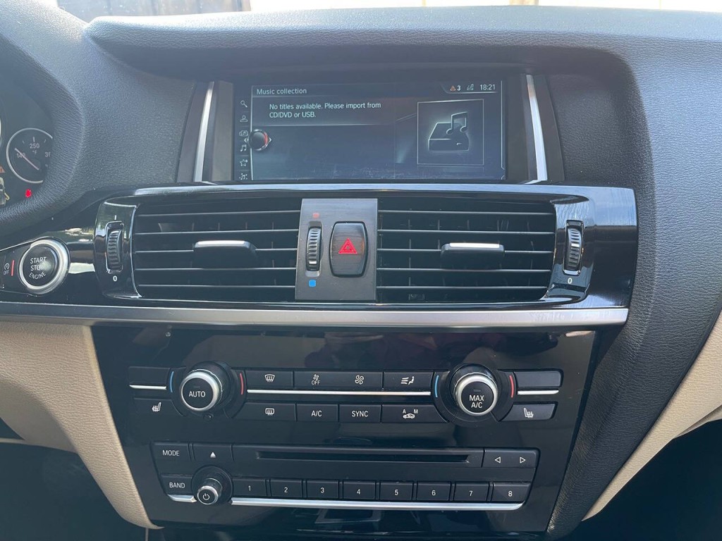 2017 BMW X3 Image 32
