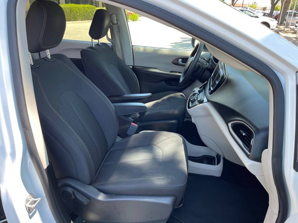 2018 Chrysler Pacifica Image 13