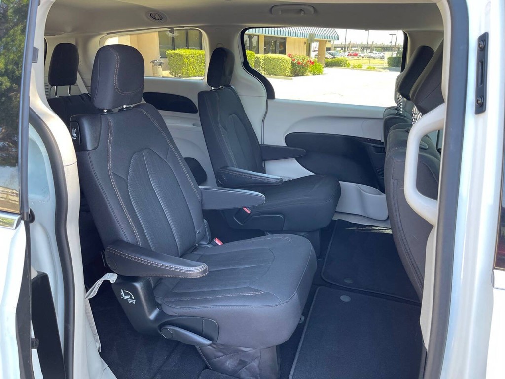 2018 Chrysler Pacifica Image 15