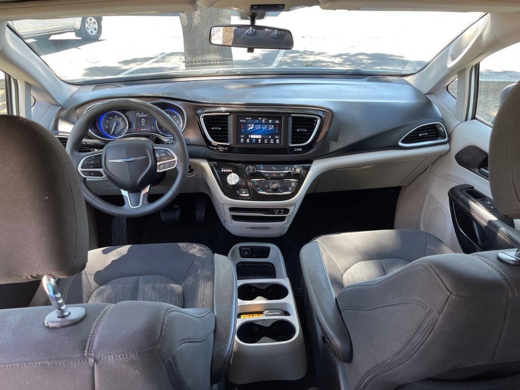 2018 Chrysler Pacifica Image 20