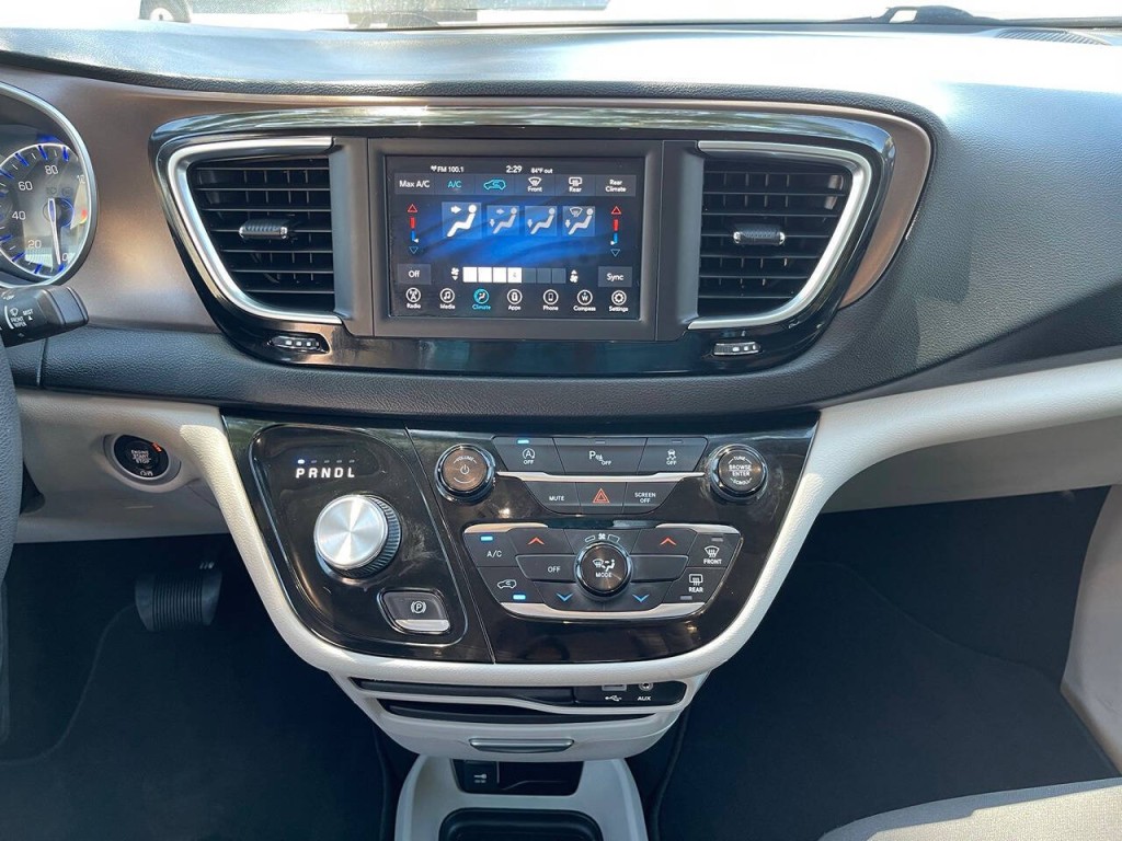 2018 Chrysler Pacifica Image 33
