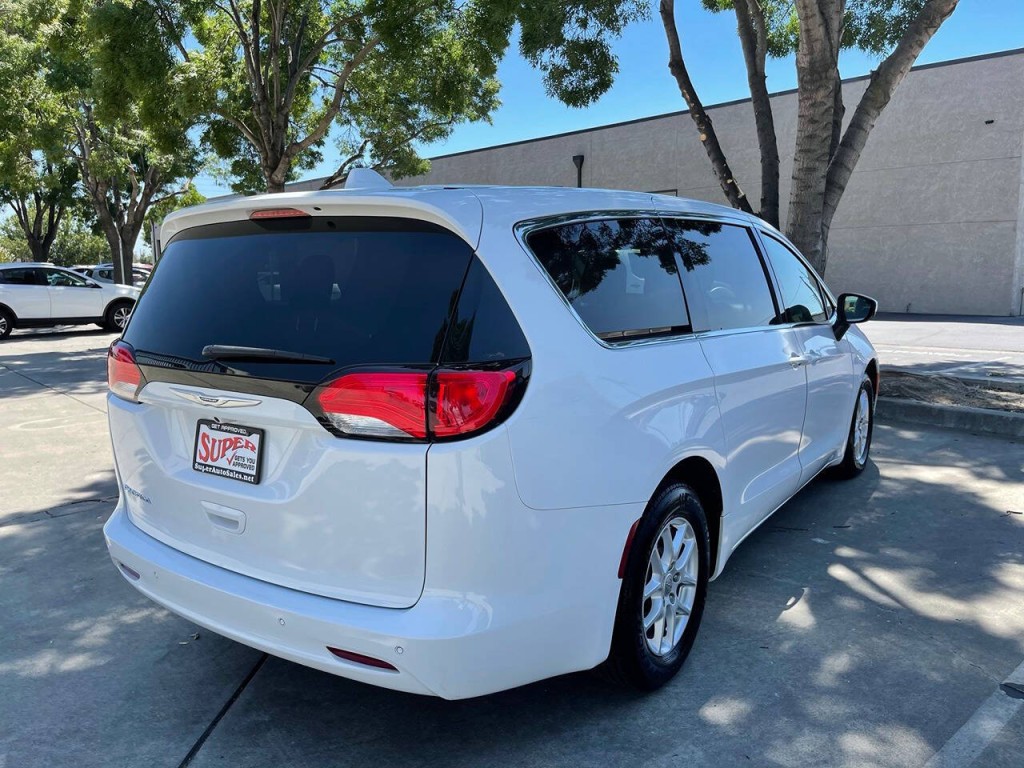 2018 Chrysler Pacifica Image 43