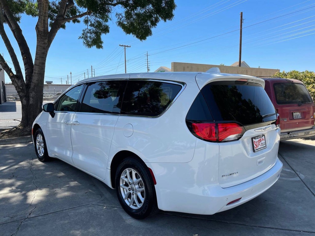 2018 Chrysler Pacifica Image 44