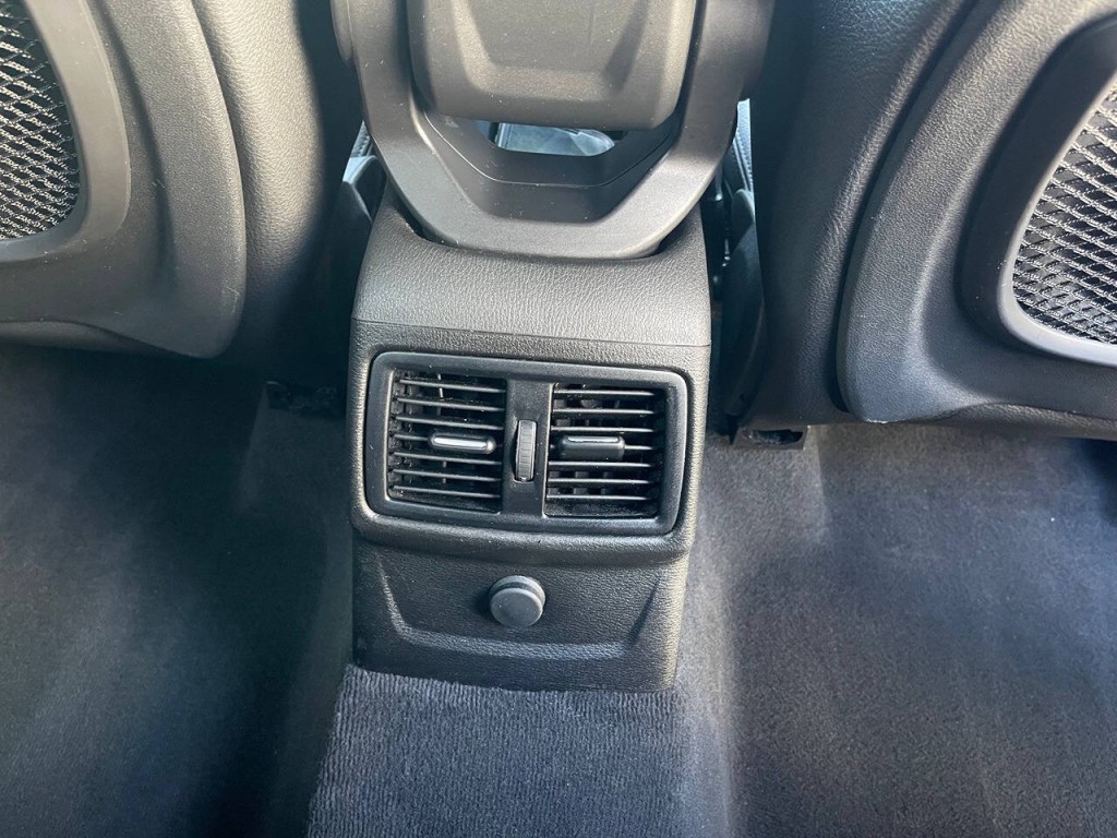 2016 BMW X1 Image 32