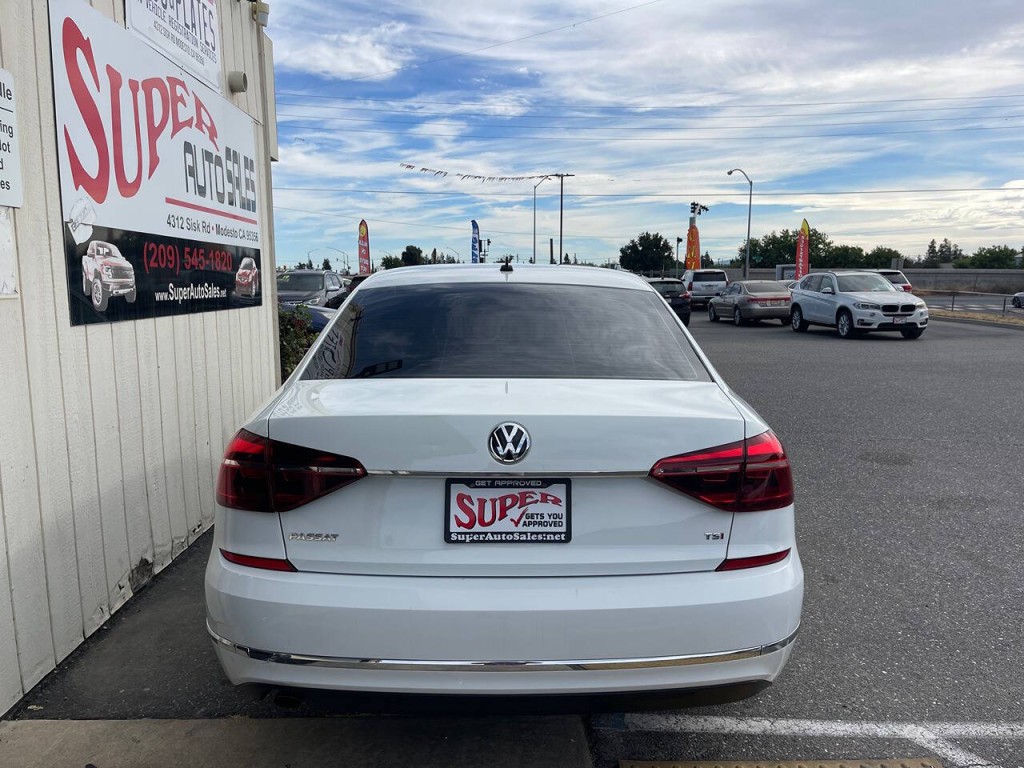 2017 Volkswagen Passat Image 5