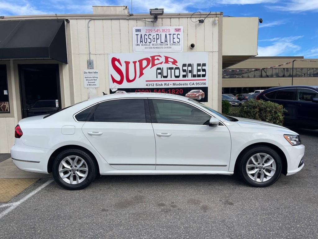 2017 Volkswagen Passat Image 8