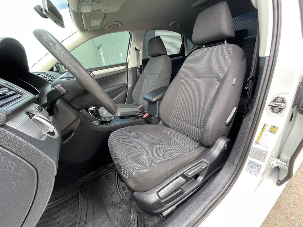 2017 Volkswagen Passat Image 12