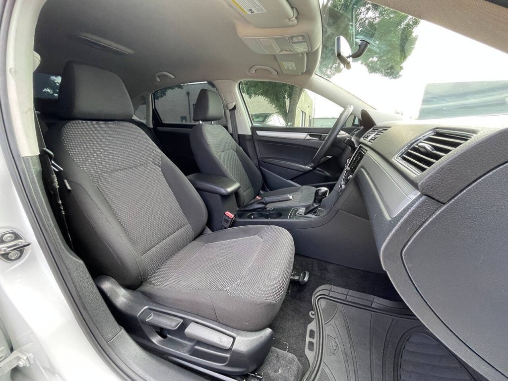 2017 Volkswagen Passat Image 13