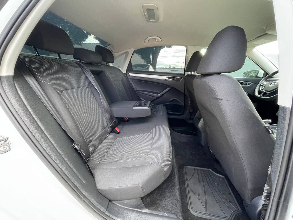 2017 Volkswagen Passat Image 15
