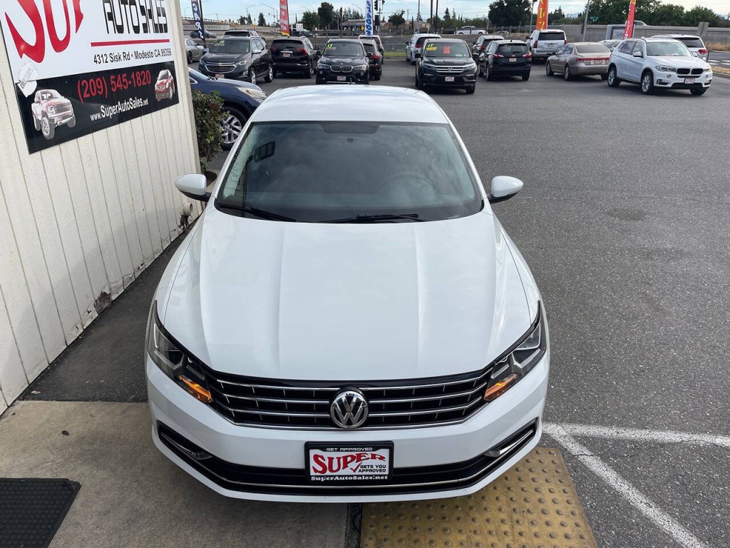 2017 Volkswagen Passat Image 27