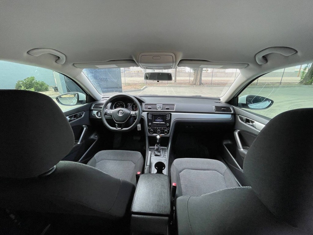 2017 Volkswagen Passat Image 31