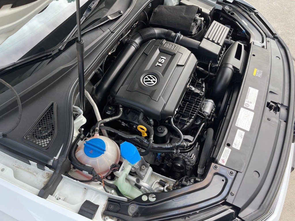 2017 Volkswagen Passat Image 40