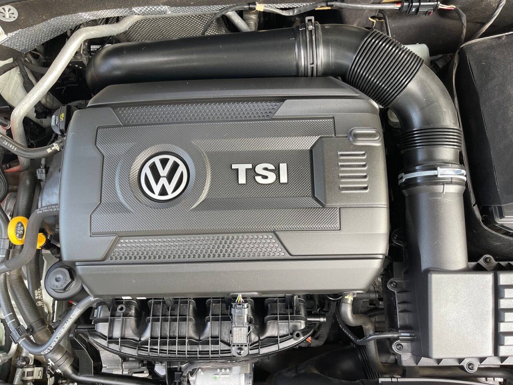 2017 Volkswagen Passat Image 41