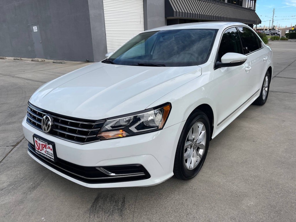 2017 Volkswagen Passat Image 49