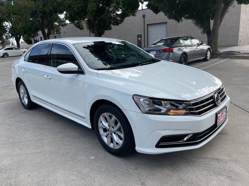 2017 Volkswagen Passat Image 51