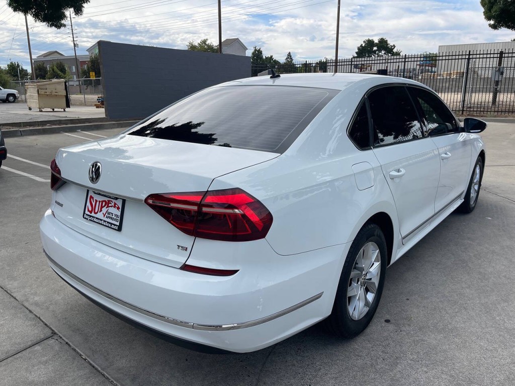 2017 Volkswagen Passat Image 53