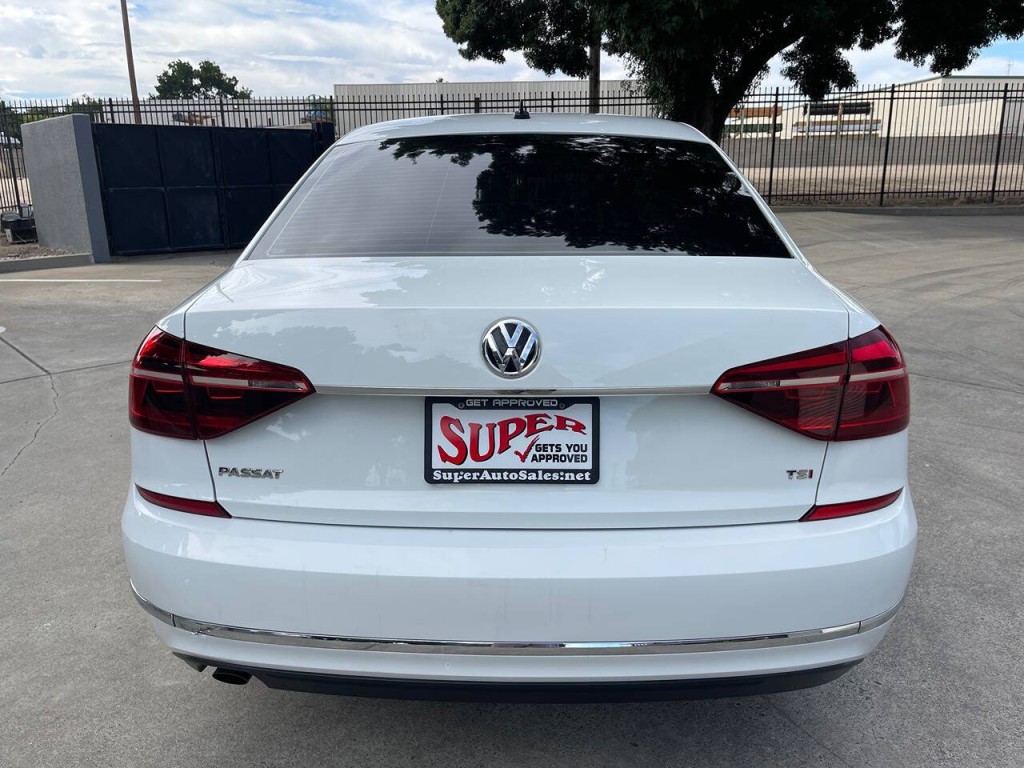 2017 Volkswagen Passat Image 54