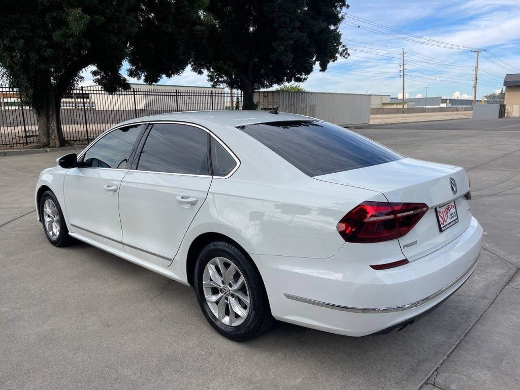2017 Volkswagen Passat Image 55