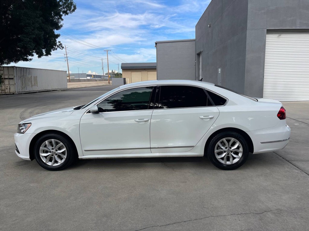2017 Volkswagen Passat Image 56