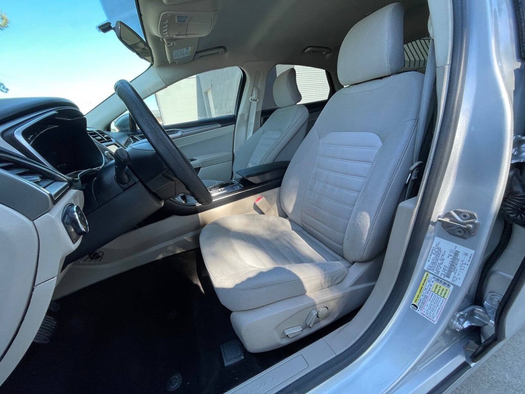 2017 Ford Fusion Image 12