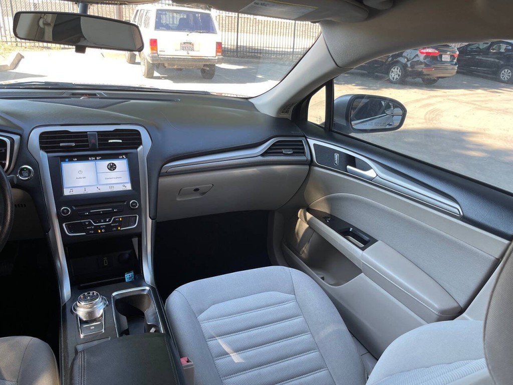 2017 Ford Fusion Image 17