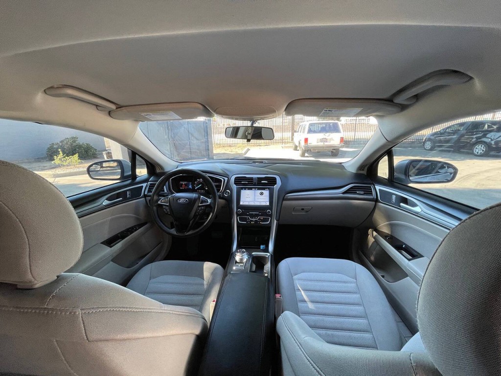 2017 Ford Fusion Image 18