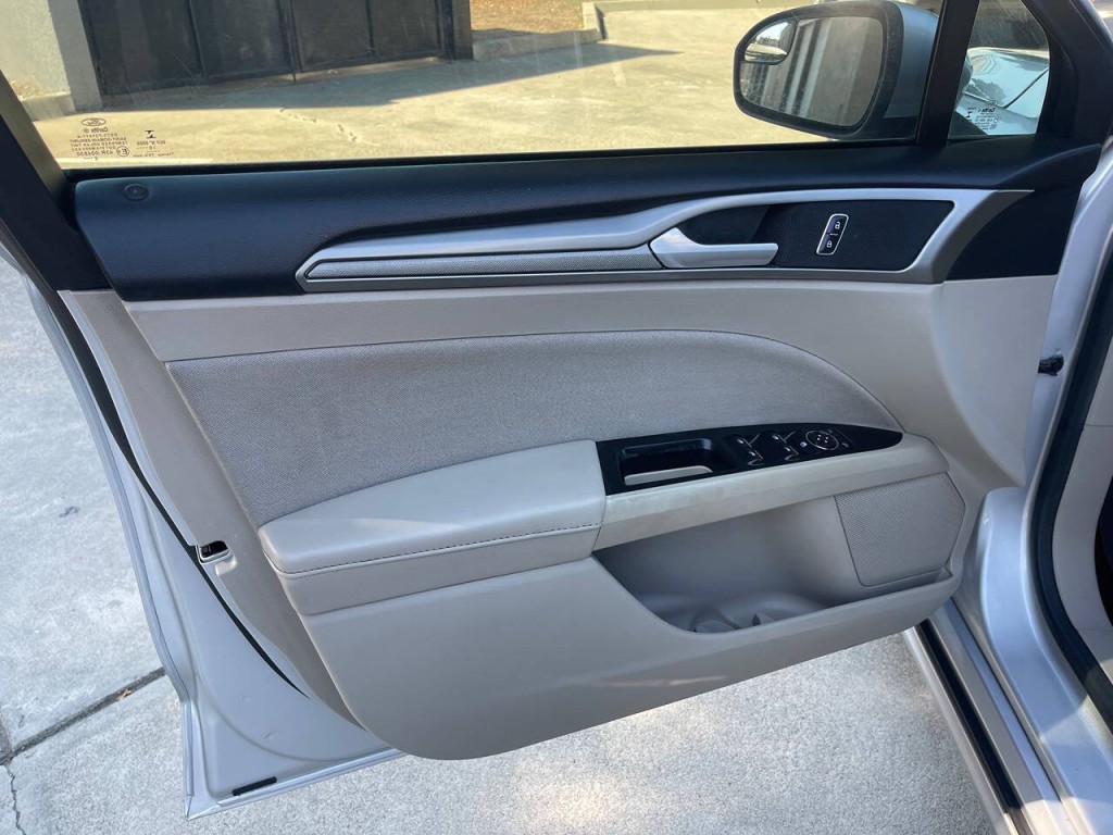 2017 Ford Fusion Image 34