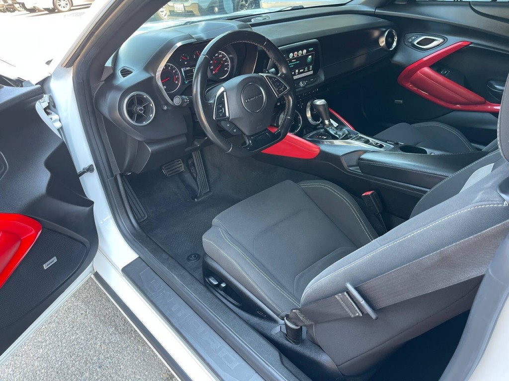 2018 Chevrolet Camaro Image 12