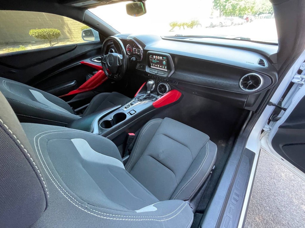 2018 Chevrolet Camaro Image 14