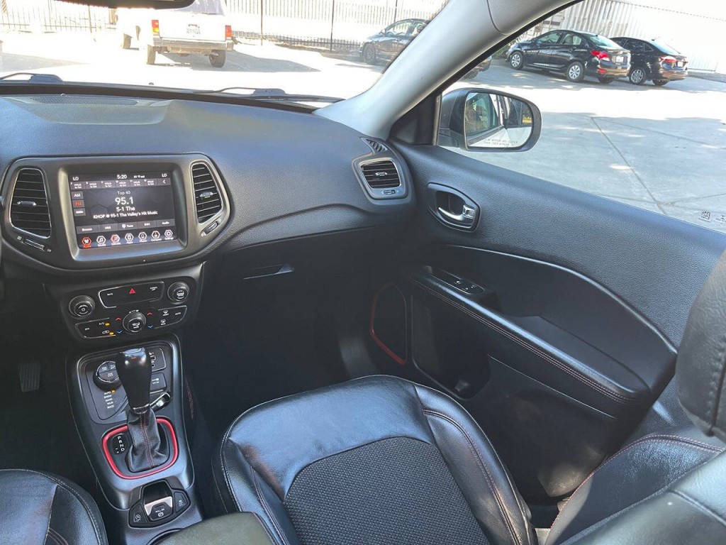 2020 Jeep Compass Image 17