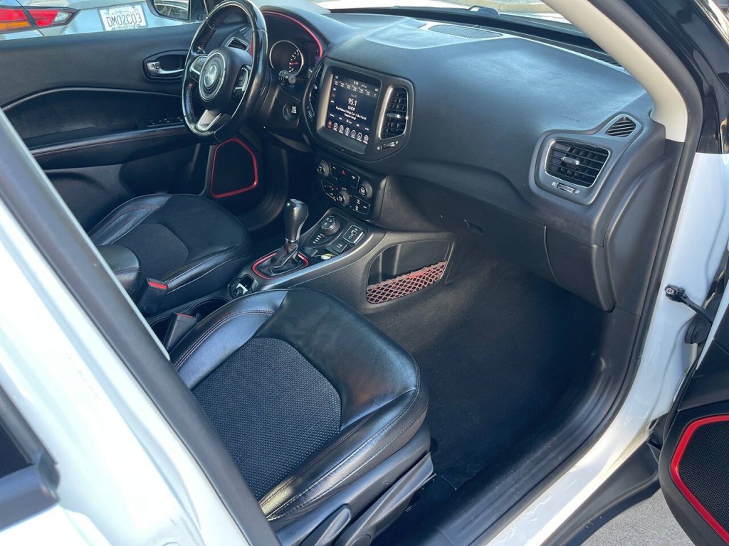 2020 Jeep Compass Image 30
