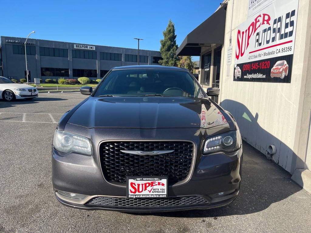 2016 Chrysler 300 Image 4