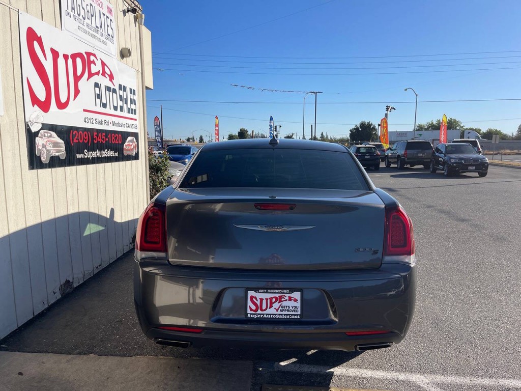 2016 Chrysler 300 Image 5