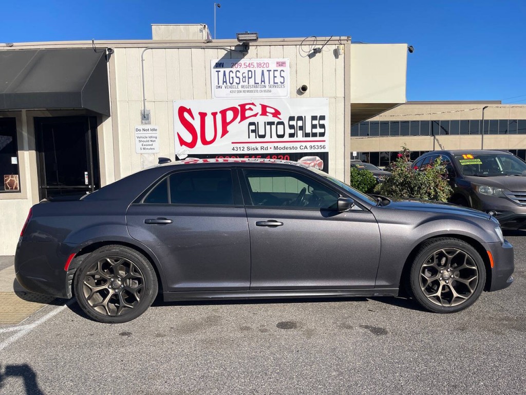 2016 Chrysler 300 Image 8