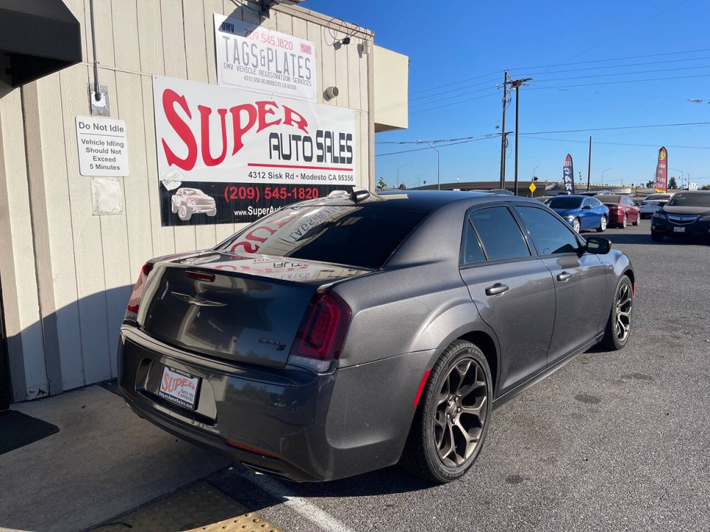 2016 Chrysler 300 Image 10