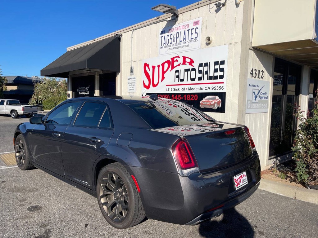 2016 Chrysler 300 Image 11