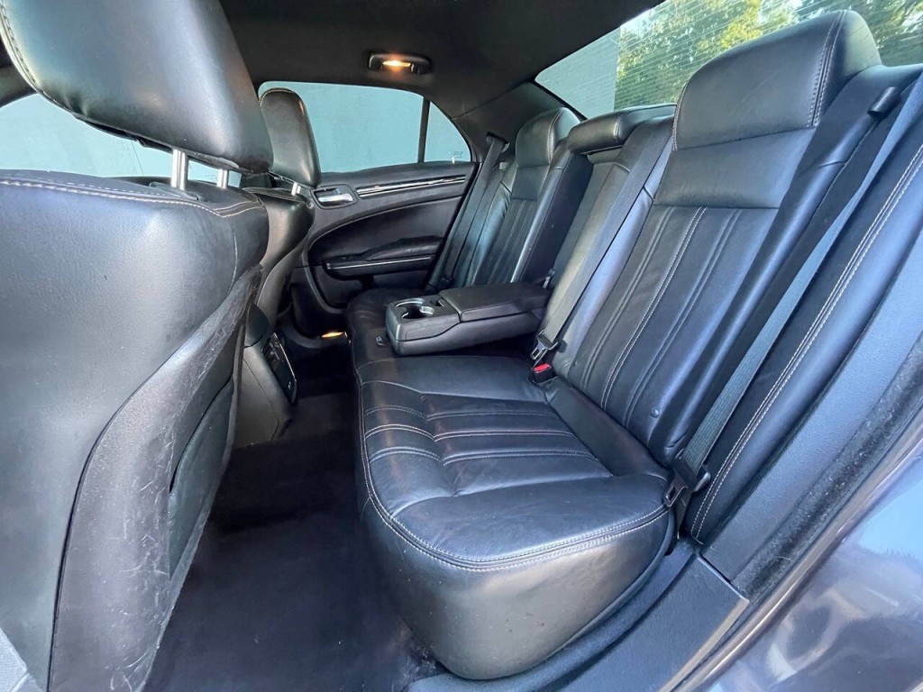 2016 Chrysler 300 Image 15