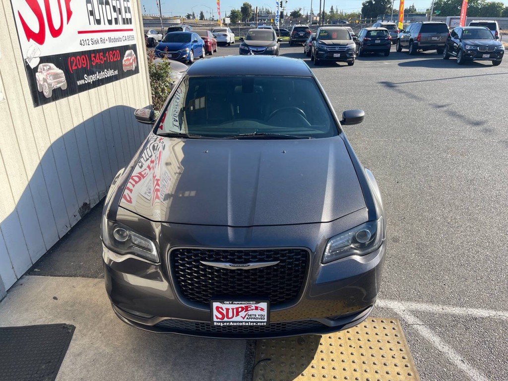 2016 Chrysler 300 Image 27