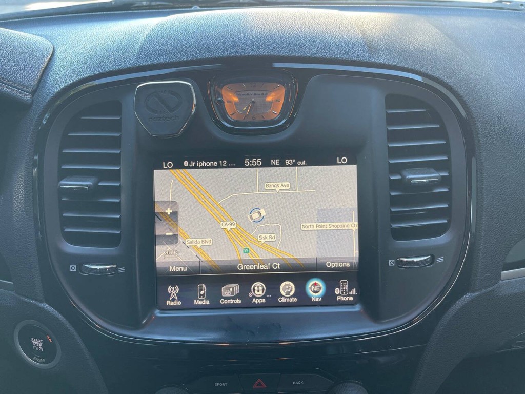 2016 Chrysler 300 Image 31