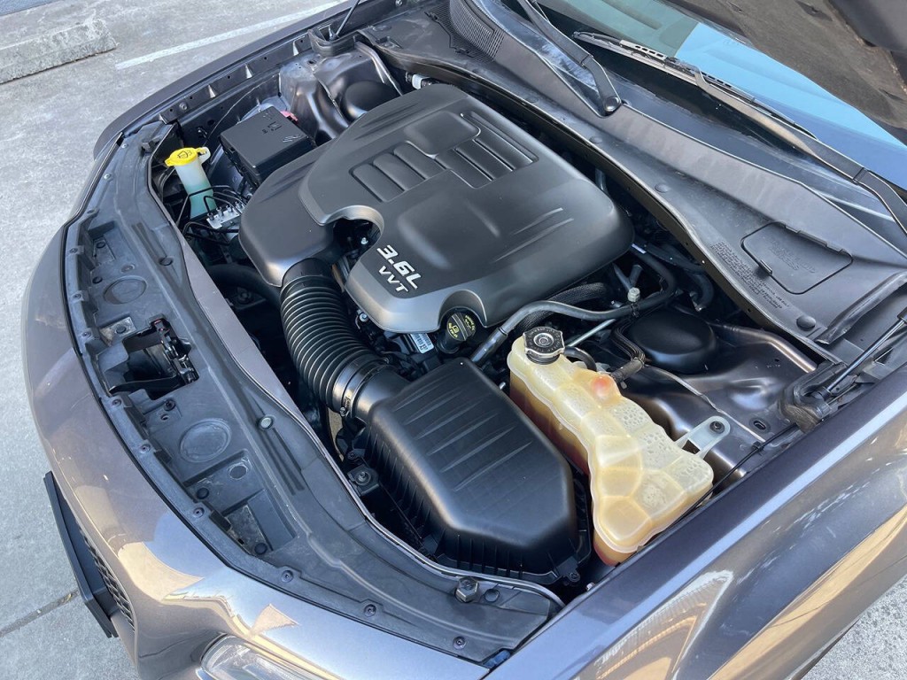 2016 Chrysler 300 Image 41