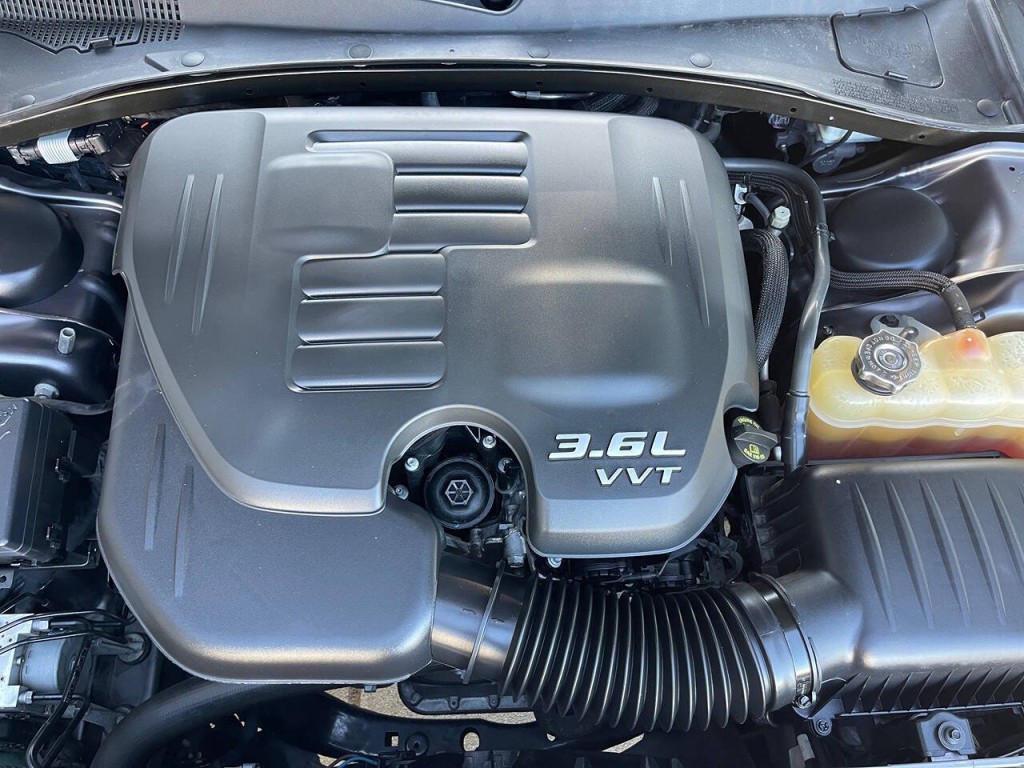 2016 Chrysler 300 Image 44