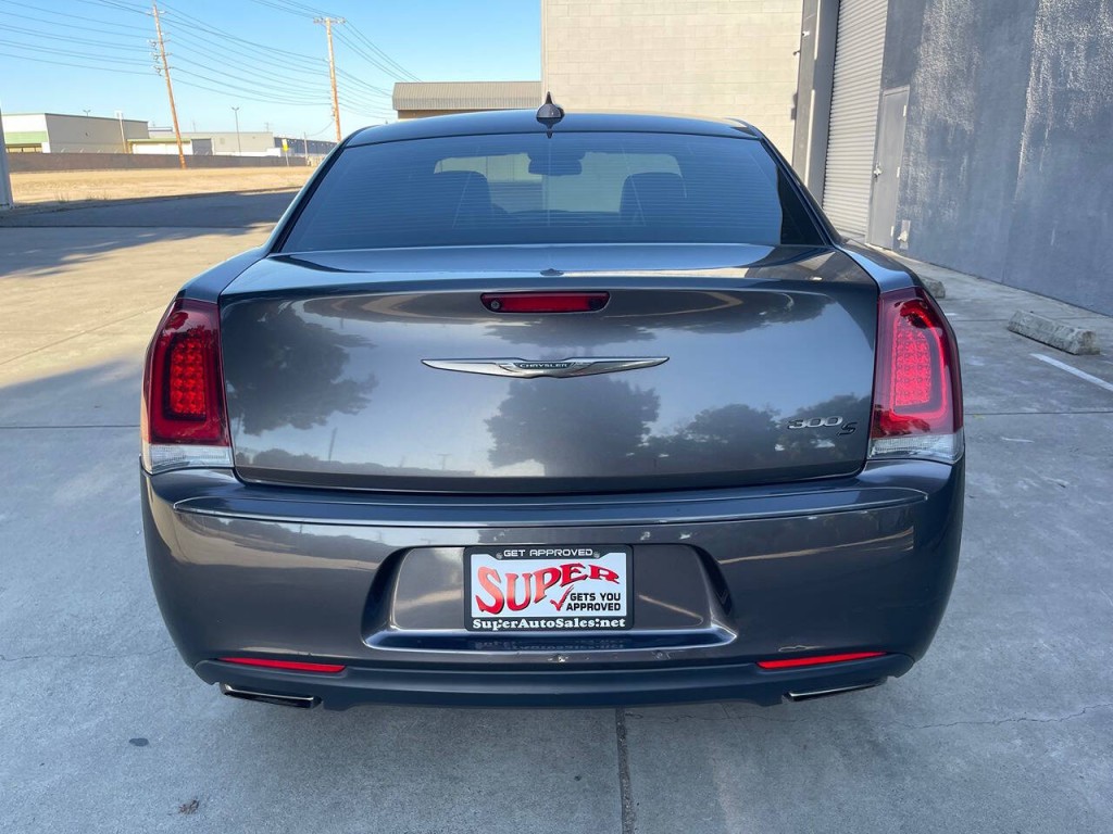 2016 Chrysler 300 Image 55