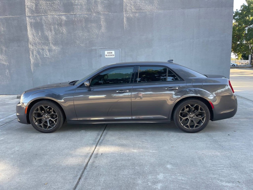 2016 Chrysler 300 Image 57