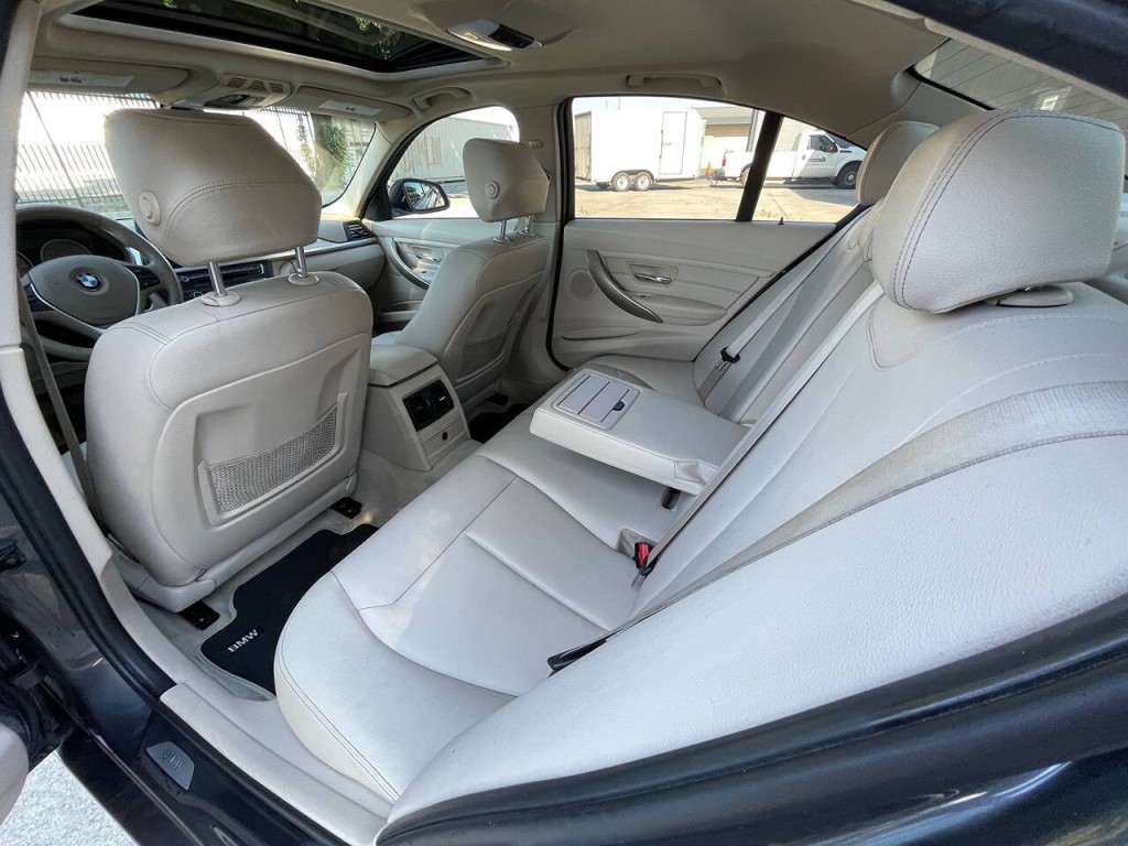 2012 BMW 3 Series Image 14