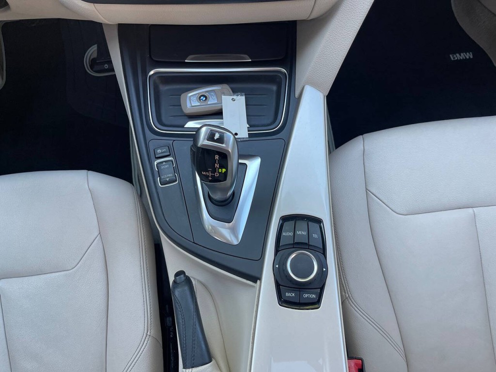 2012 BMW 3 Series Image 20