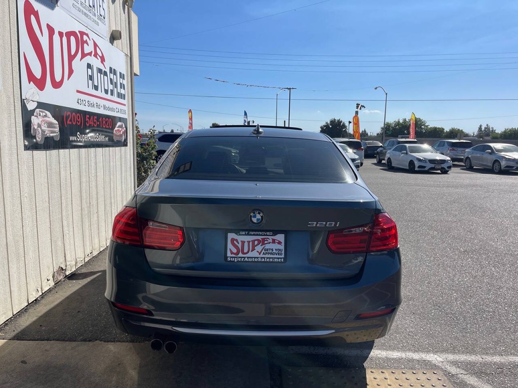 2012 BMW 3 Series Image 4