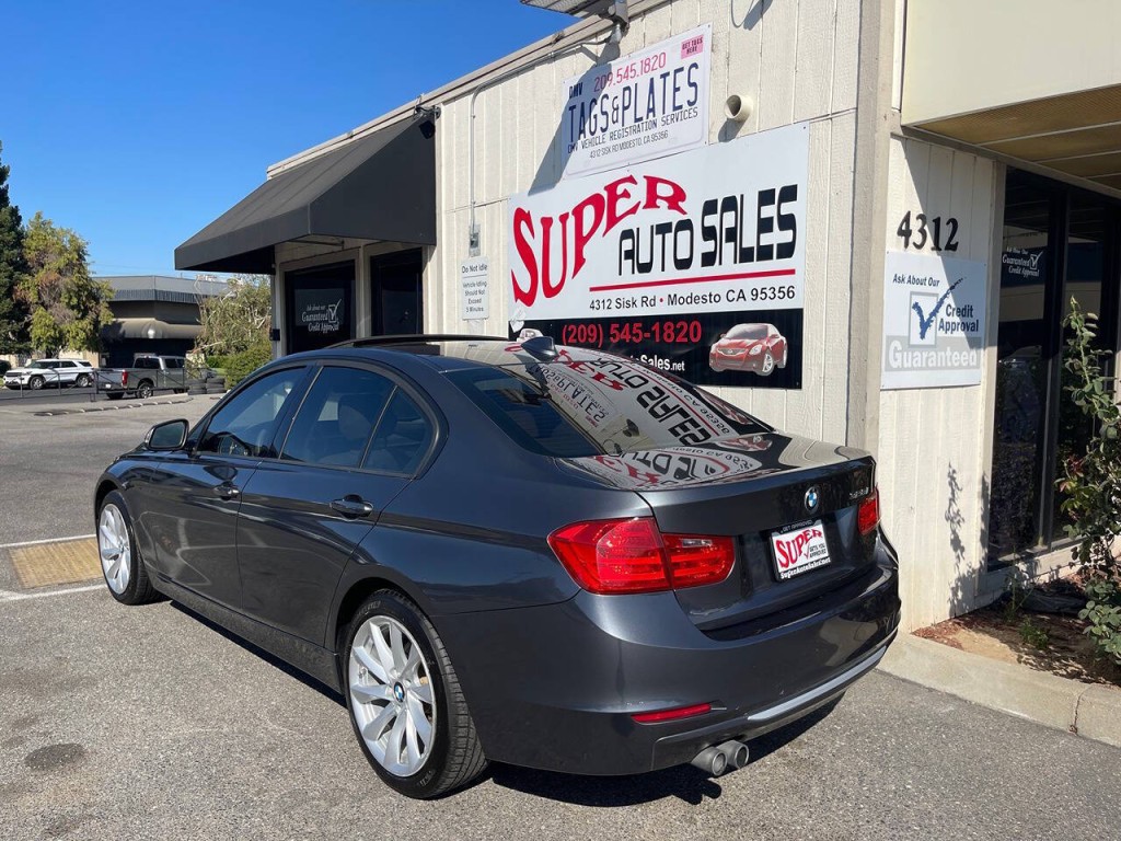 2012 BMW 3 Series Image 9